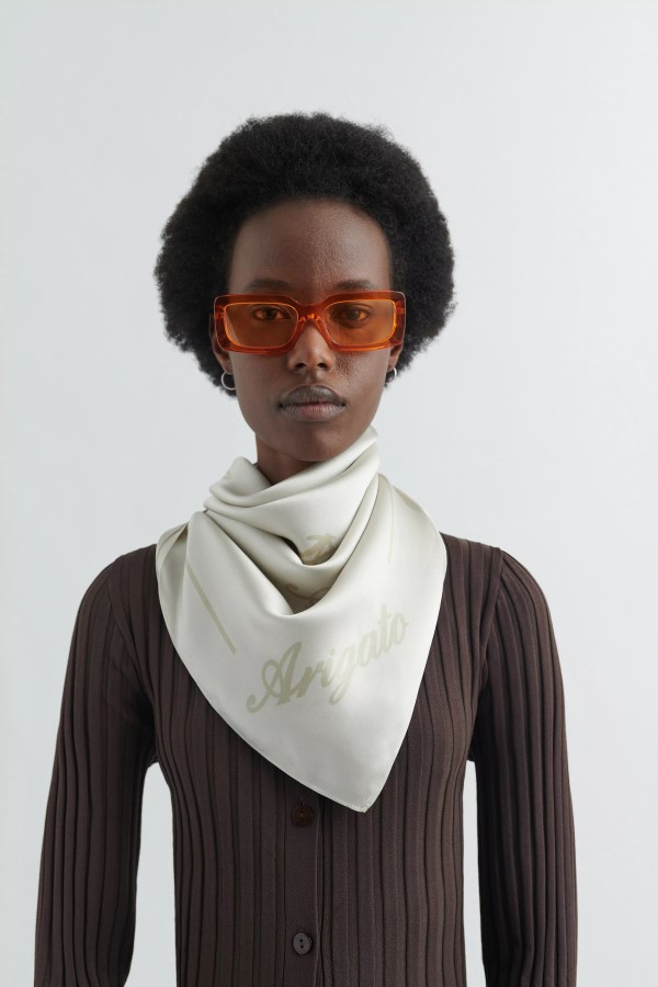 Unterschrift Seidenschal Axel Arigato Kokosmilch Mandelmilch